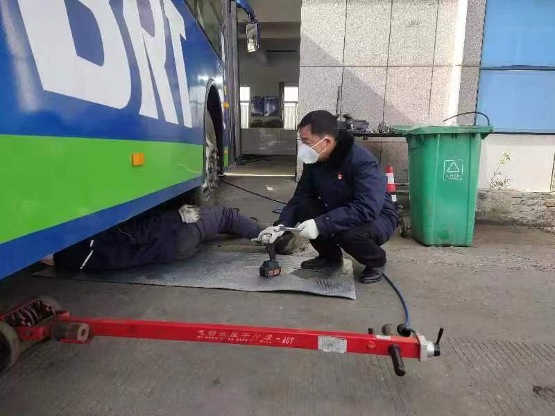 公交集團(tuán)快速公交事業(yè)部啟動惡劣天氣應(yīng)急預(yù)案