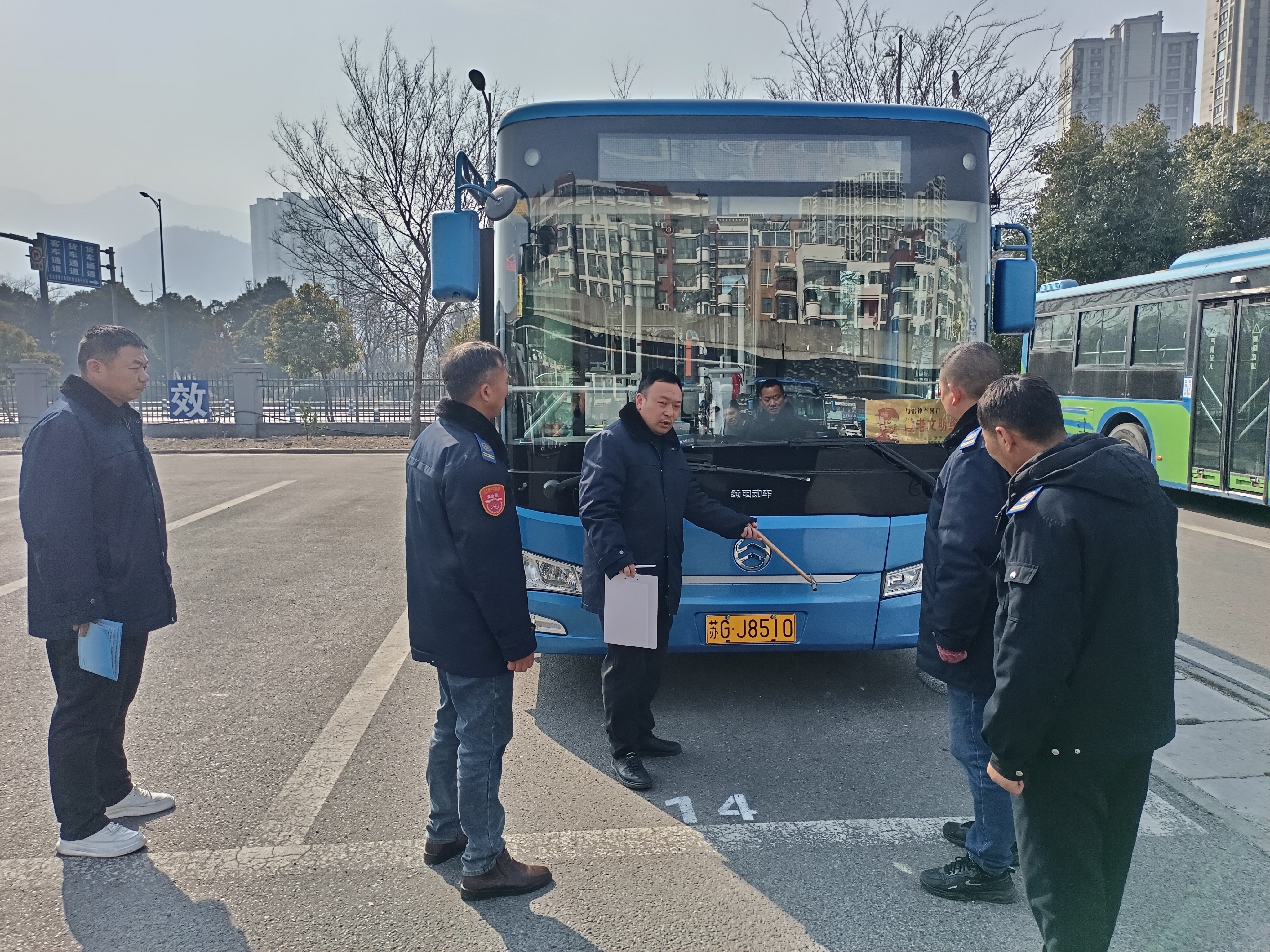 公交集團(tuán)公交事業(yè)二部開展駕駛員操作技能競(jìng)賽考核專題培訓(xùn)