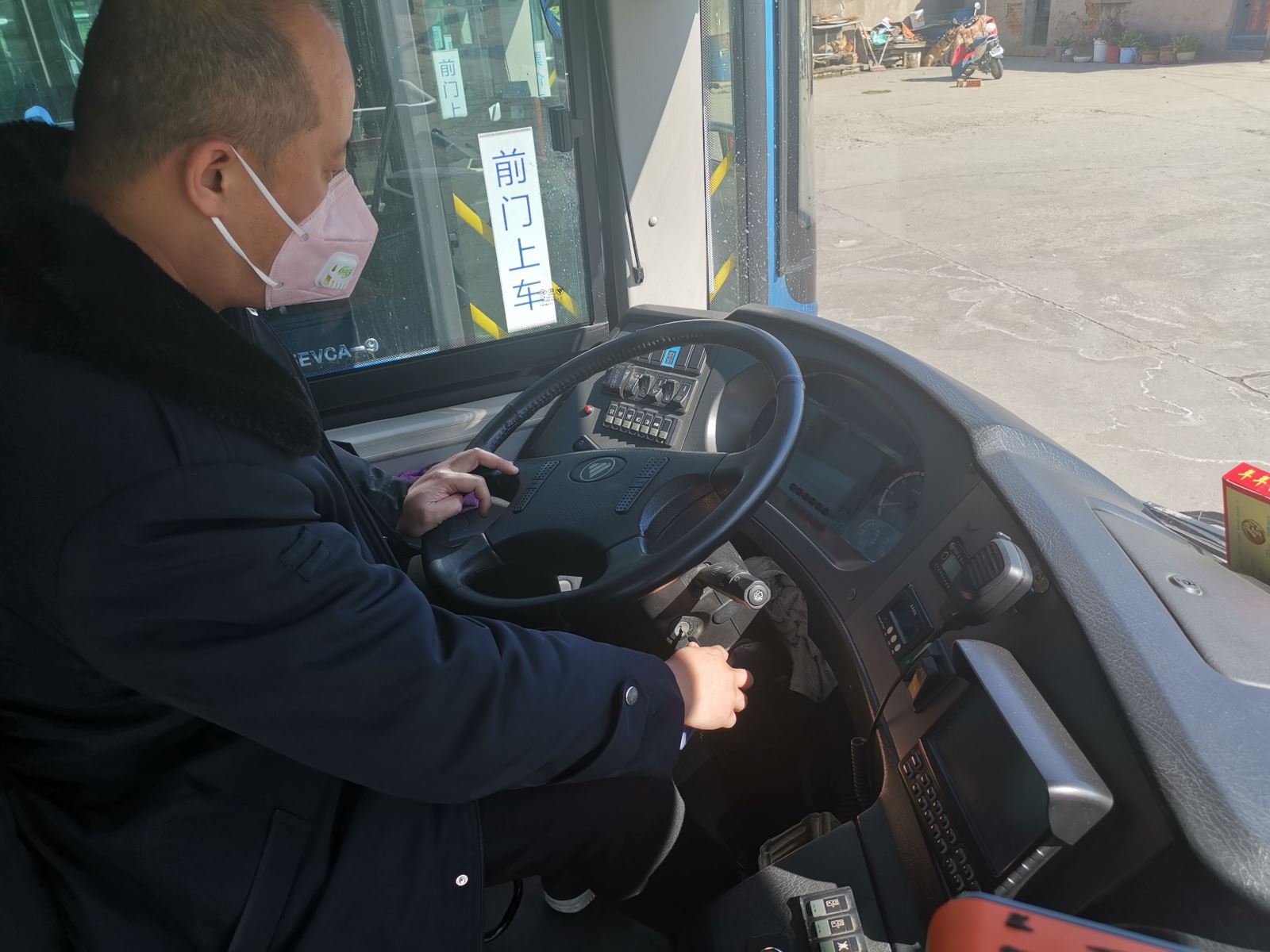 公交集團(tuán)公交事業(yè)一部 開展停運(yùn)車輛性能綜合檢查工作