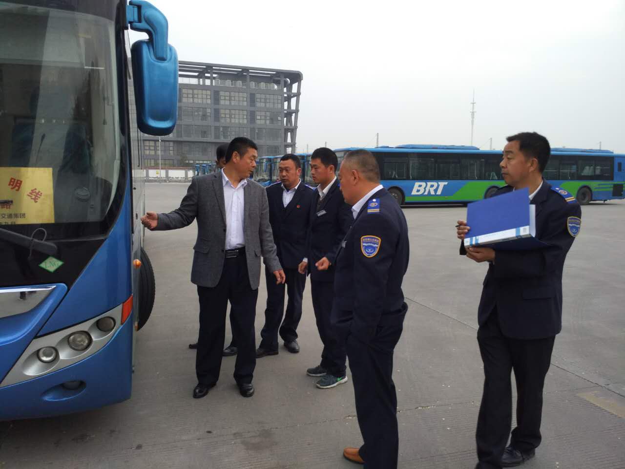 公交快速公司開展機務檢查工作 助推文明城市創建