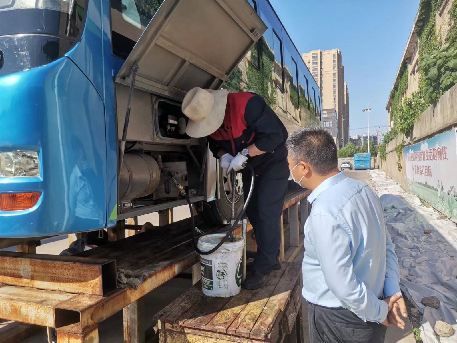 公交集團(tuán)公交事業(yè)一部認(rèn)真開展車輛維護(hù)保養(yǎng) 扎實做好安全生產(chǎn)月工作