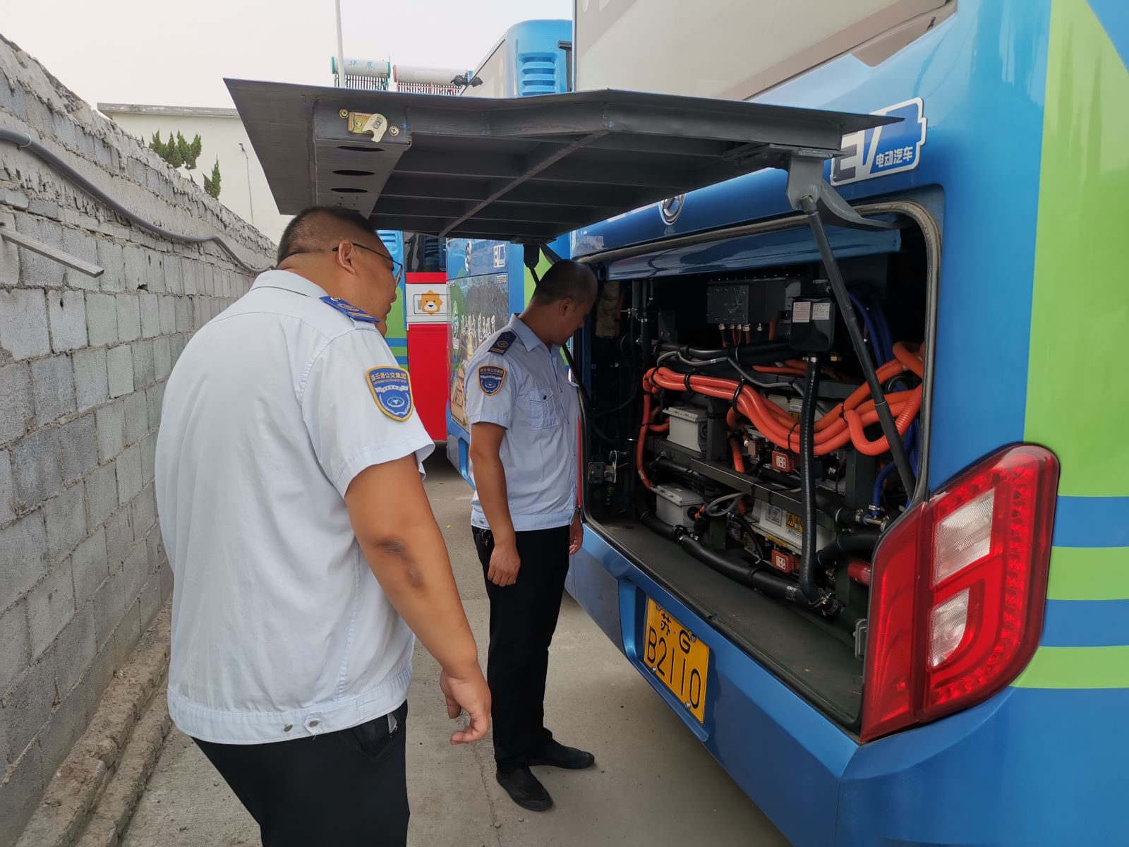 公交集團公交事業一部開展雙節前機務專項檢查工作