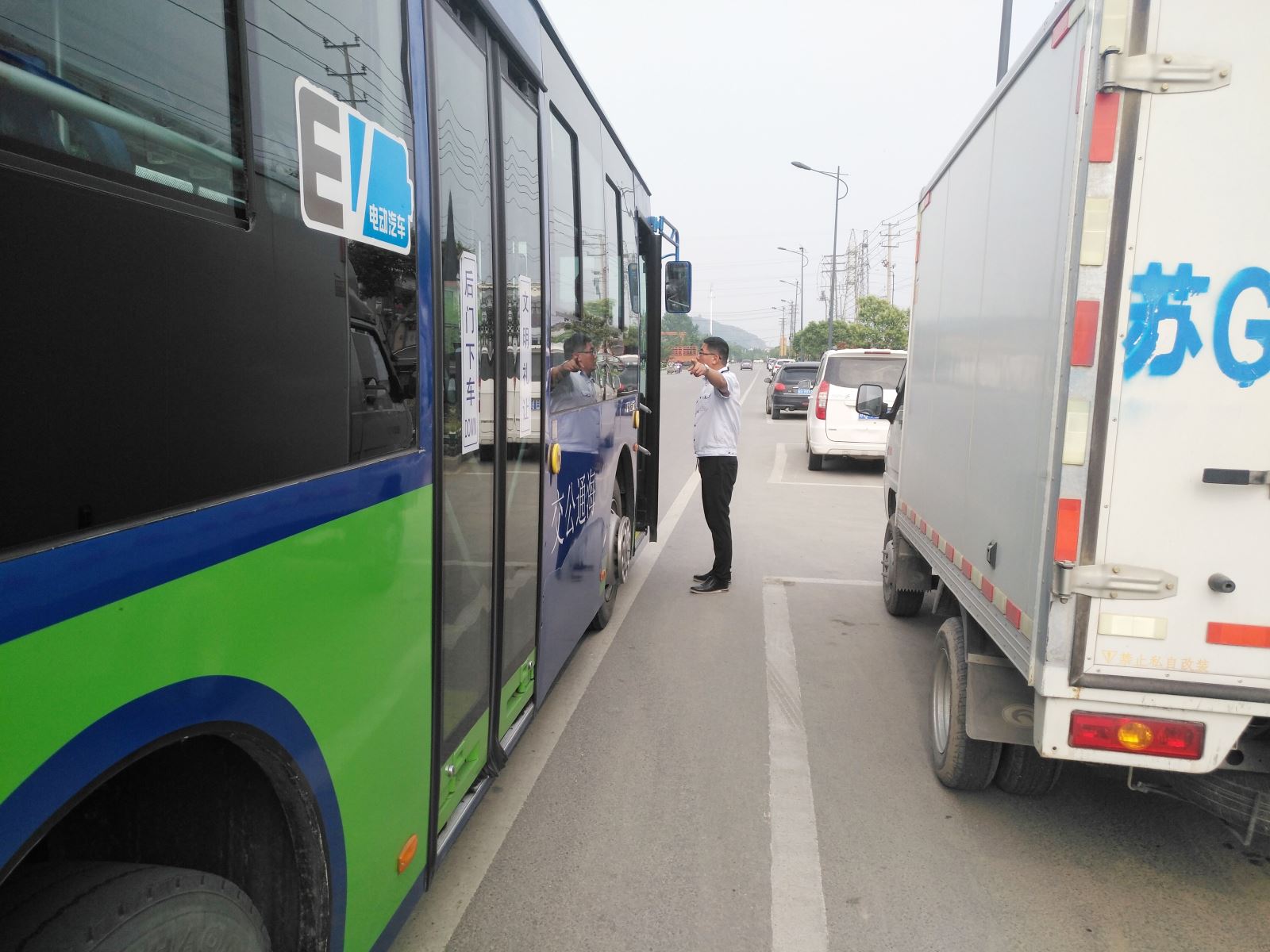 公交集團公交事業一部推廣“路口行車安全操作法”