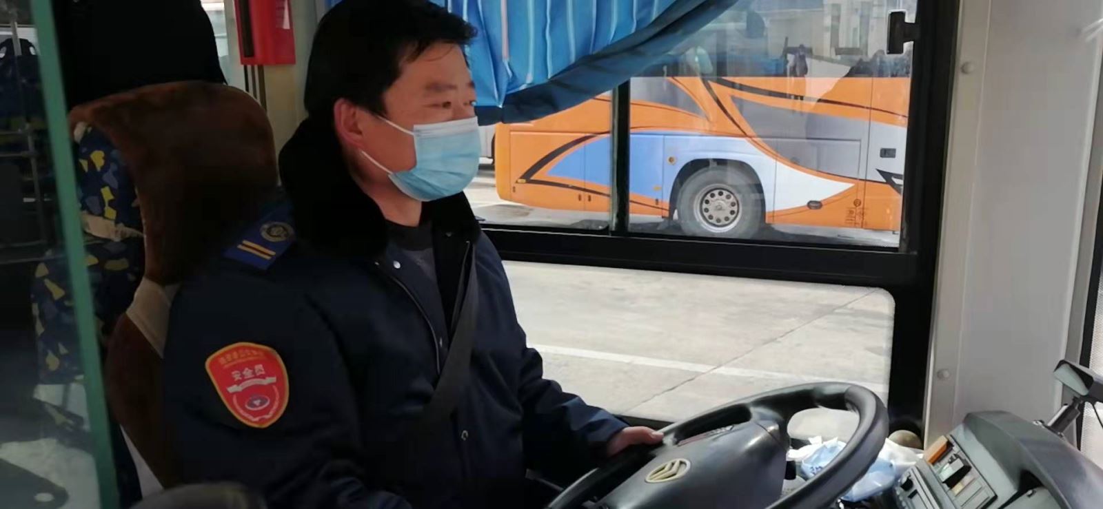 公交集團公交事業一部119路駕駛員馬躍武拾金不昧受表揚