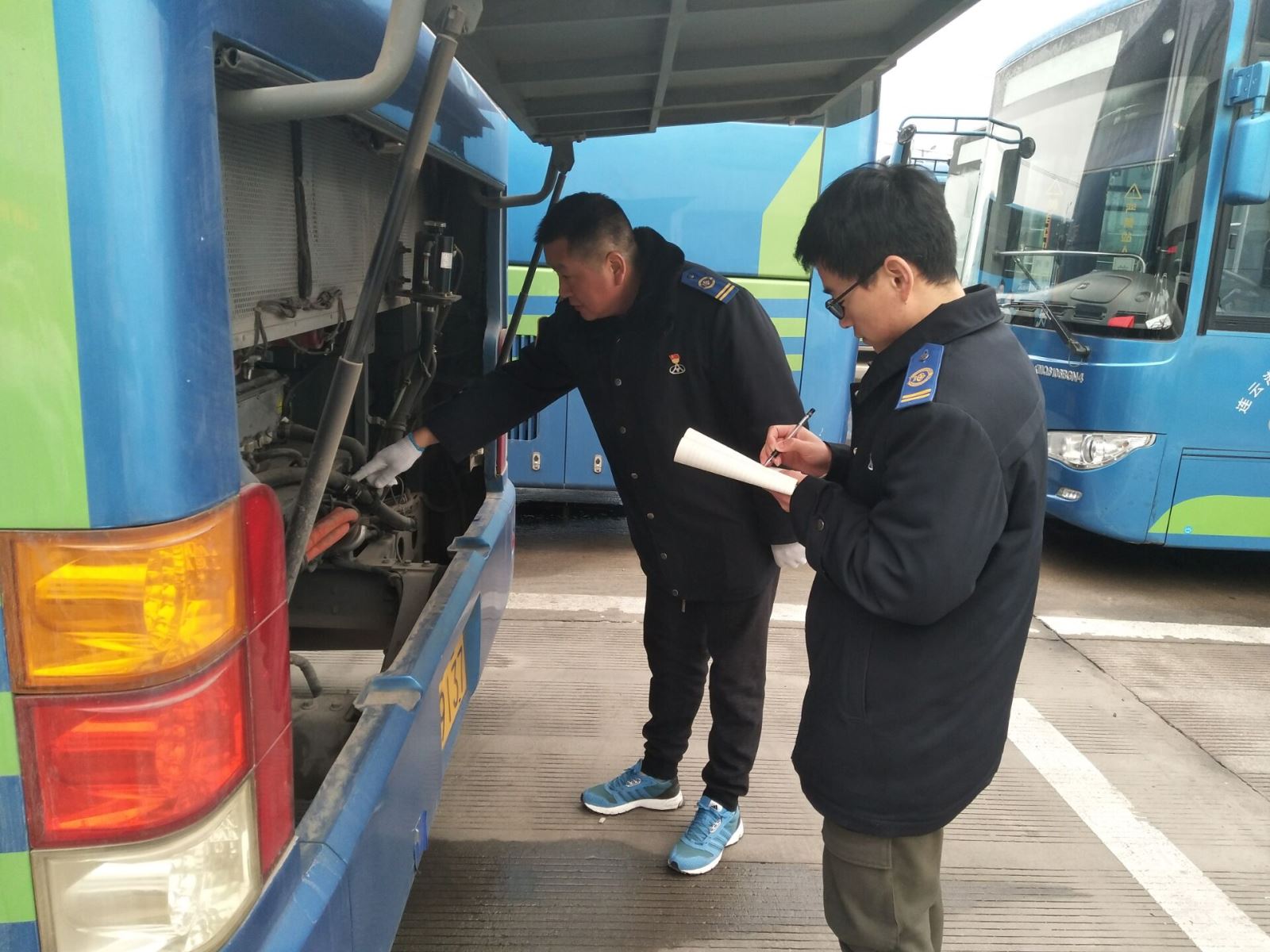 公交集團(tuán)機(jī)務(wù)技術(shù)事業(yè)部開展春節(jié)期間車輛安全衛(wèi)生檢查工作