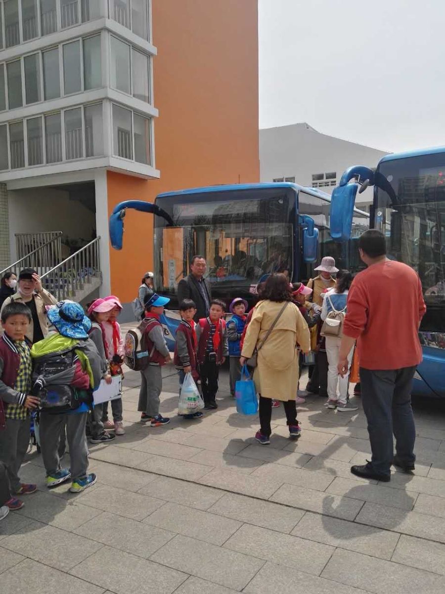 公交海州公司圓滿完成蒼梧小學(xué)定制班線任務(wù)