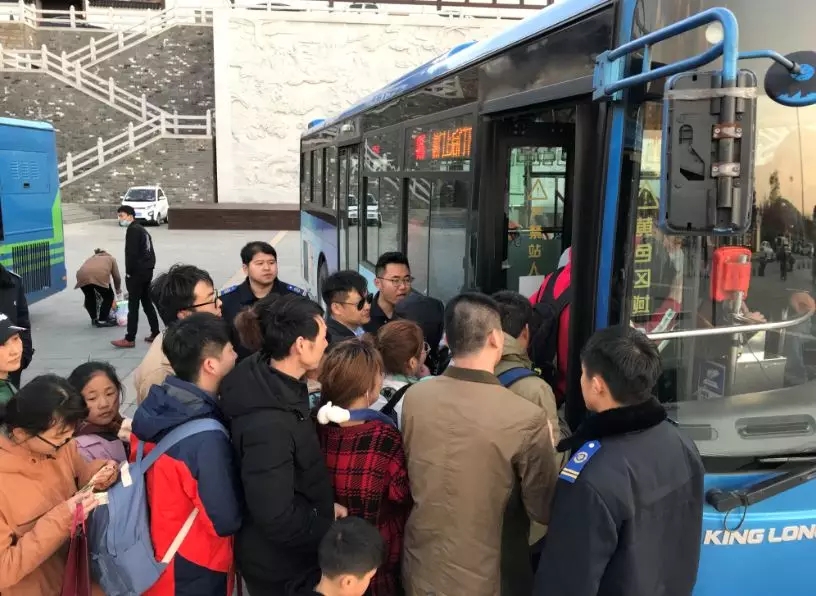 公交集團(tuán)圓滿(mǎn)完成2018年“清明”小長(zhǎng)假交通運(yùn)輸保障工作