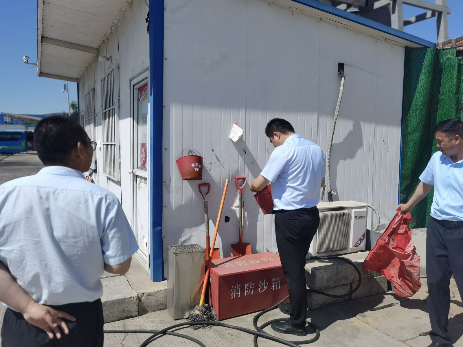 公交集團(tuán)快速公交事業(yè)部開展場站消防安全檢查