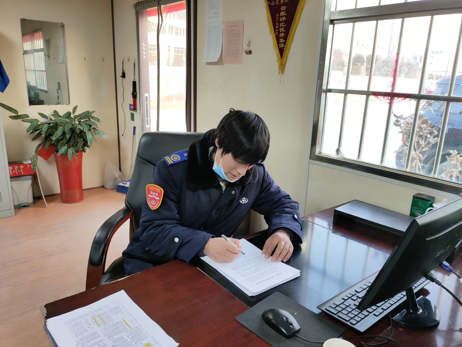 公交集團(tuán)公交事業(yè)一部簽訂駕駛員安全行車責(zé)任書