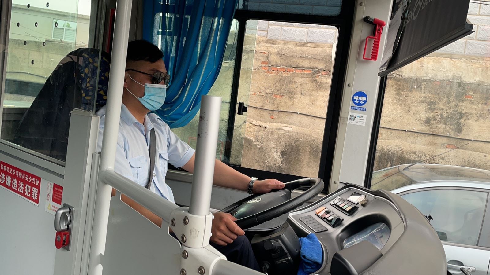 公交集團(tuán)公交事業(yè)一部游1路駕駛員霍州拾金不昧受表?yè)P(yáng)