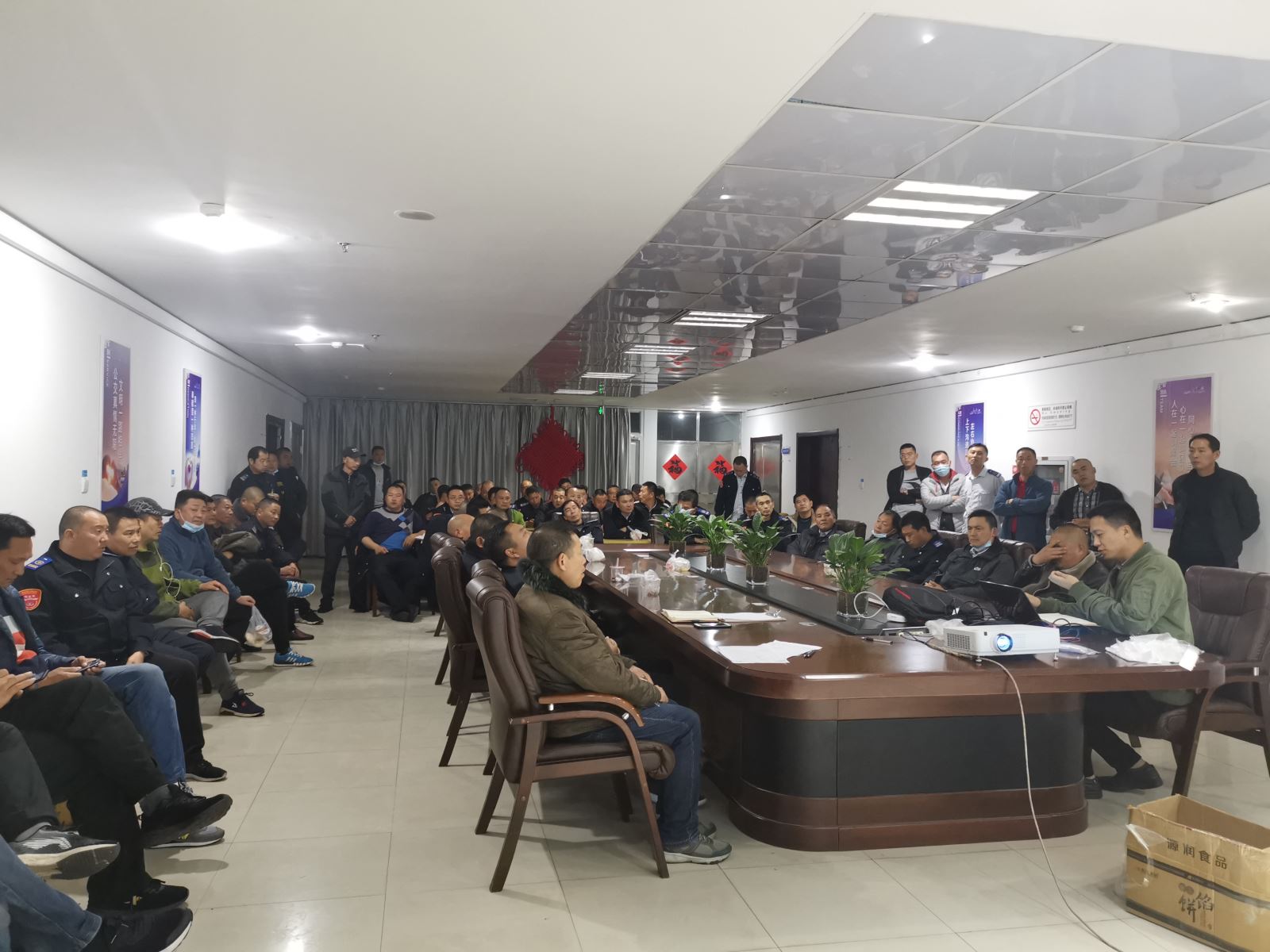 快速公交事業(yè)部召開(kāi)駕駛員安全例會(huì)