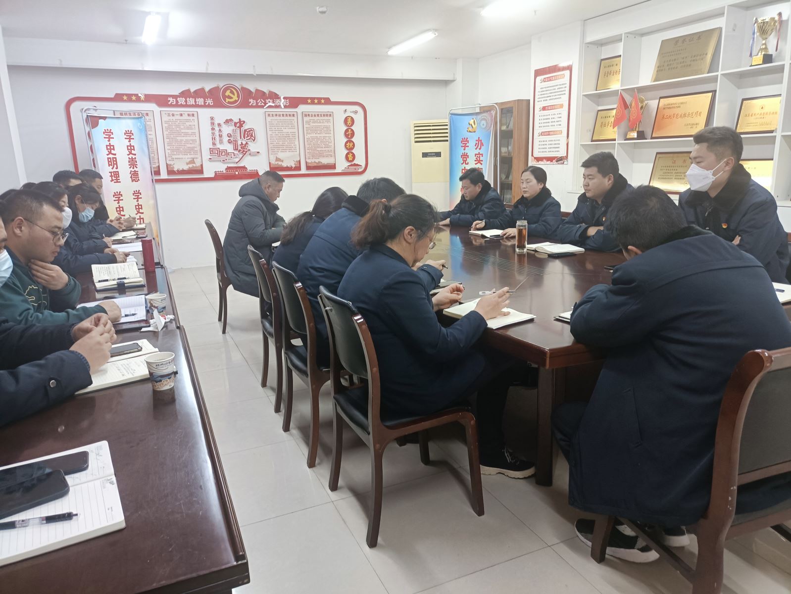 公交集團快速公交事業(yè)部召開節(jié)后收心會