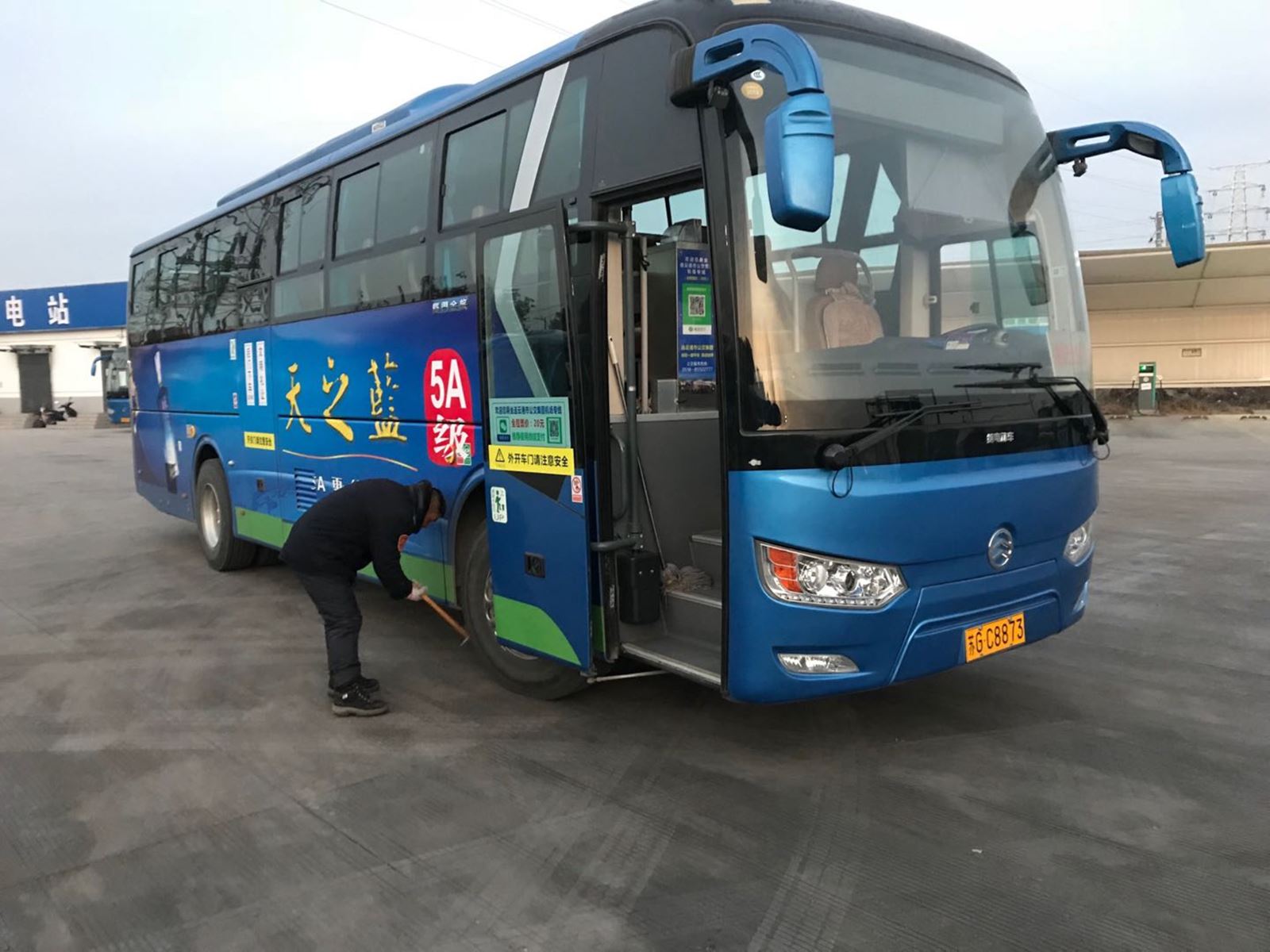 公交集團(tuán)經(jīng)營發(fā)展事業(yè)部開展行車安全專項(xiàng)檢查