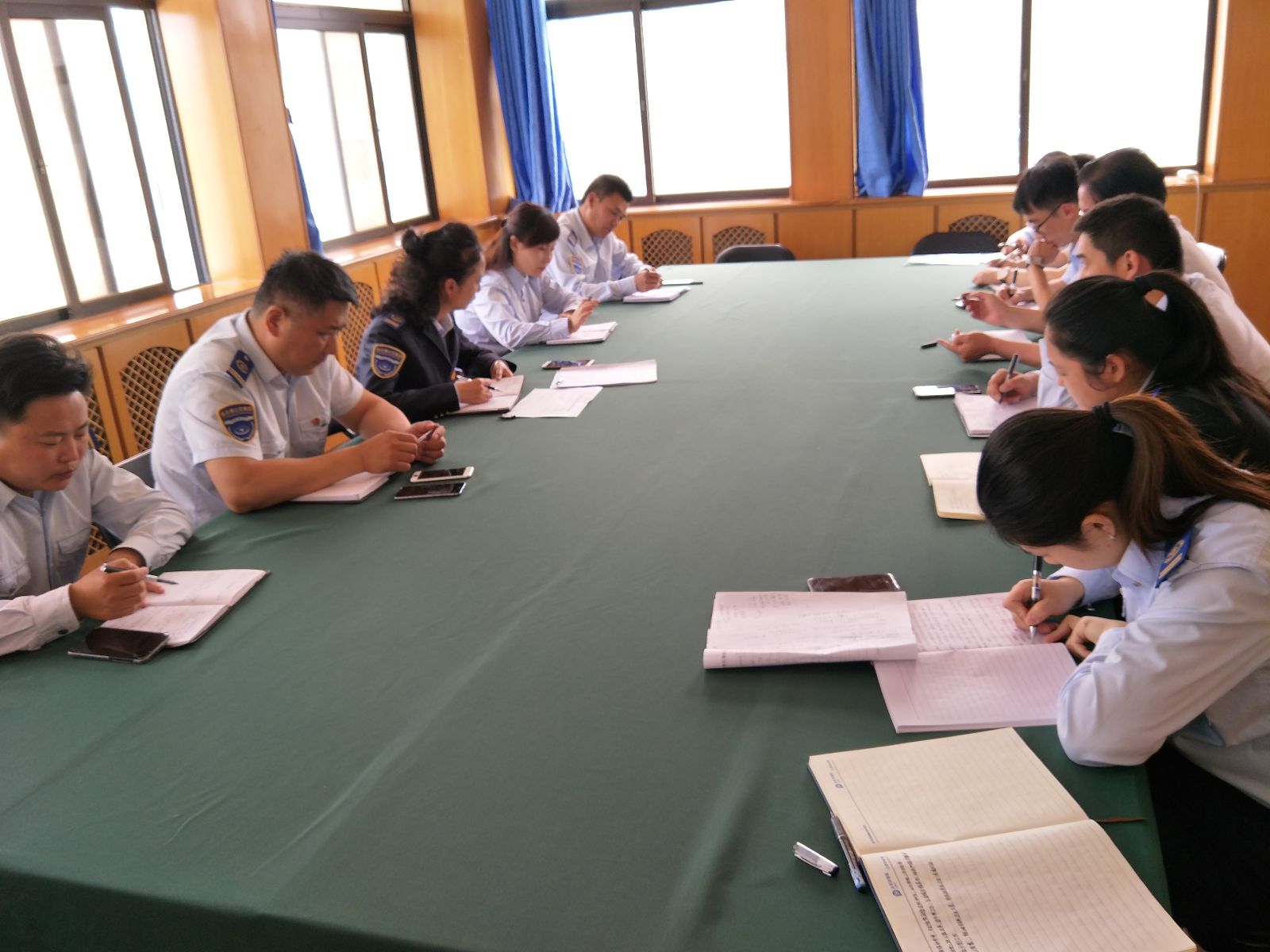 公交集團佳連公司深入學習《連云港市深化機關作風建設八條禁令》