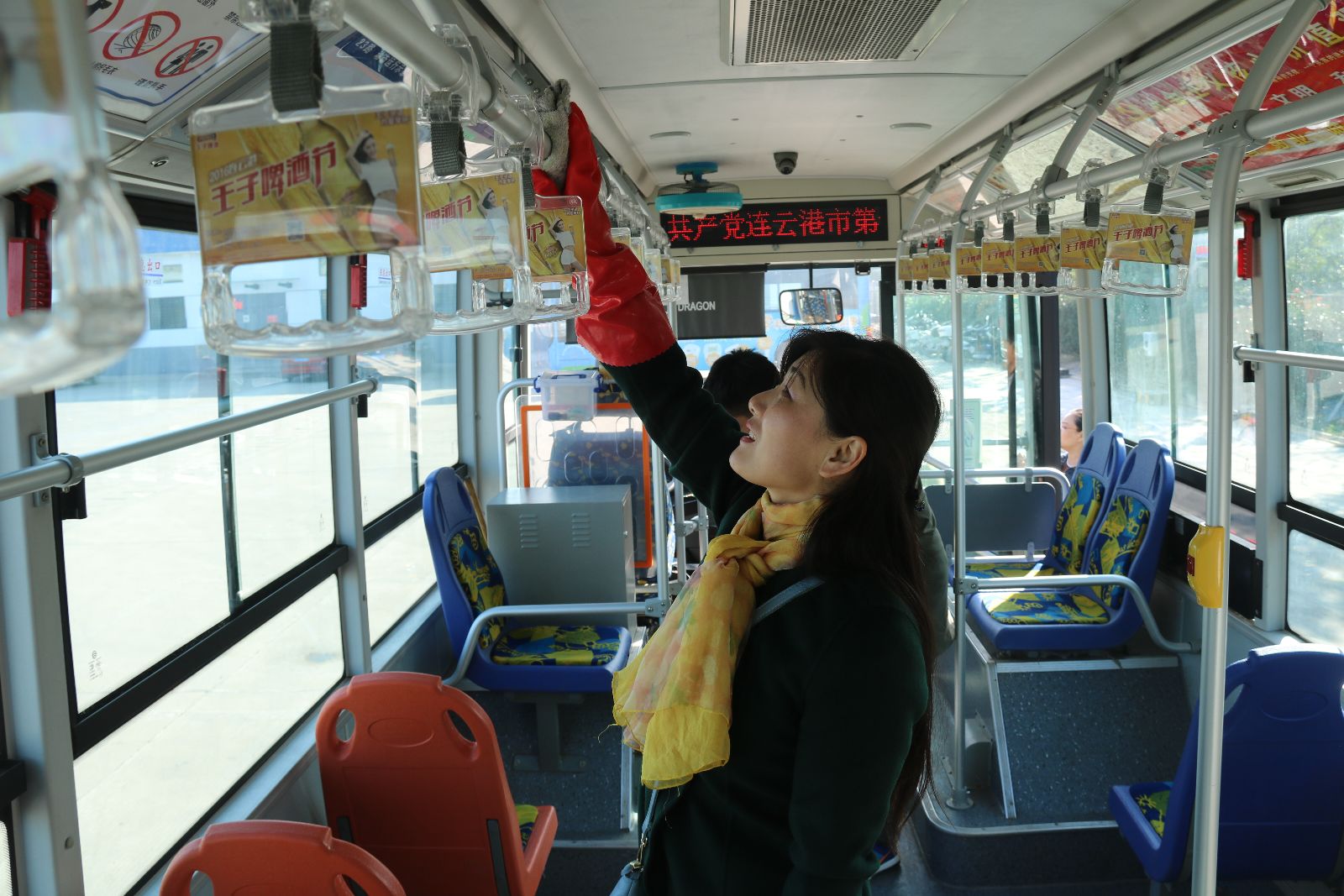 公交集團新浦公司利用公交特點 積極開展創衛工作