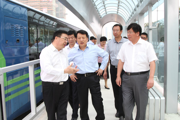 李強書記調研市區公共交通情況