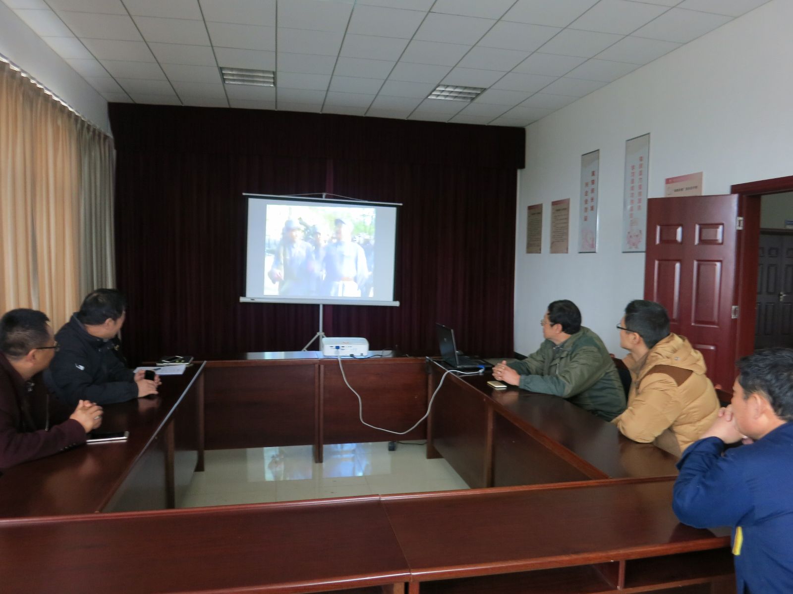 公交大浦廠組織黨員干部觀看《百團大戰(zhàn)》