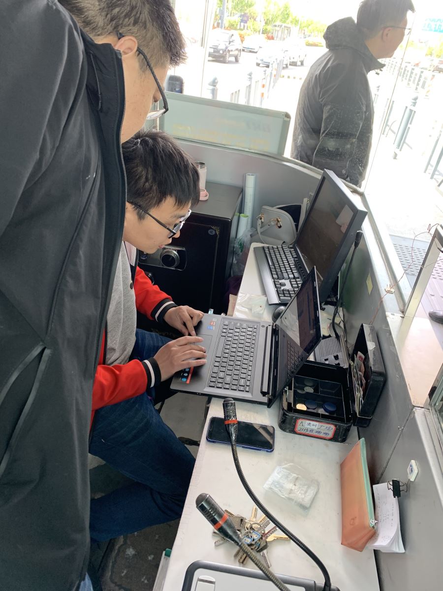 公交集團(tuán)調(diào)整BRT公交站臺(tái)閘機(jī)縮短刷卡時(shí)間