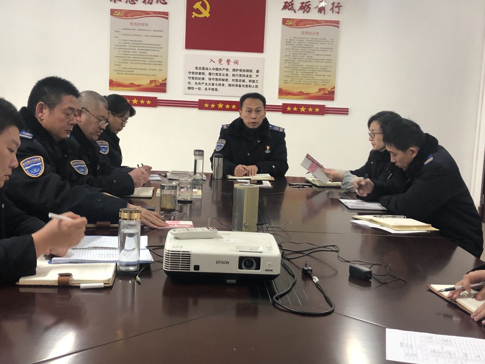 公交集團(tuán)快速公交事業(yè)部召開黨員學(xué)習(xí)筆記點評會