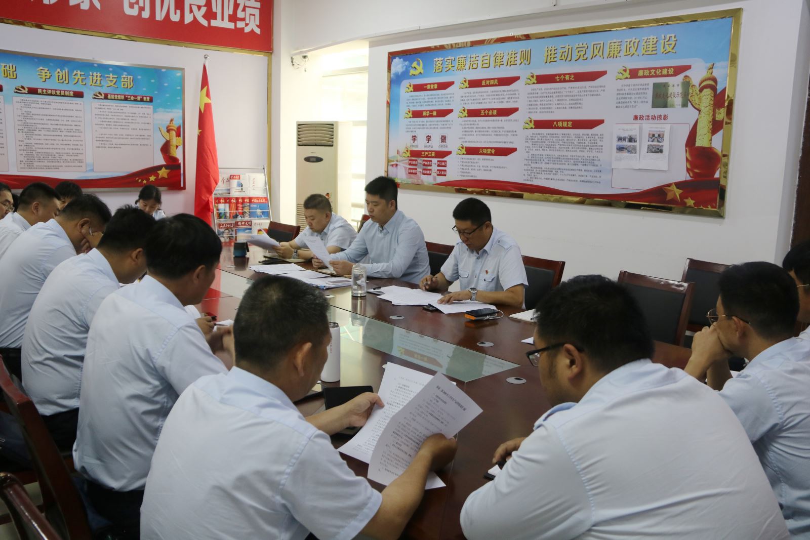 公交集團(tuán)召開高、中考運(yùn)輸保障會(huì)議