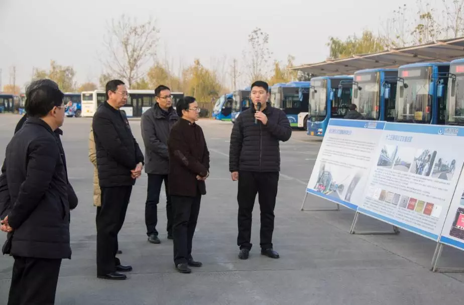 市政協(xié)委員調(diào)研公共交通發(fā)展情況