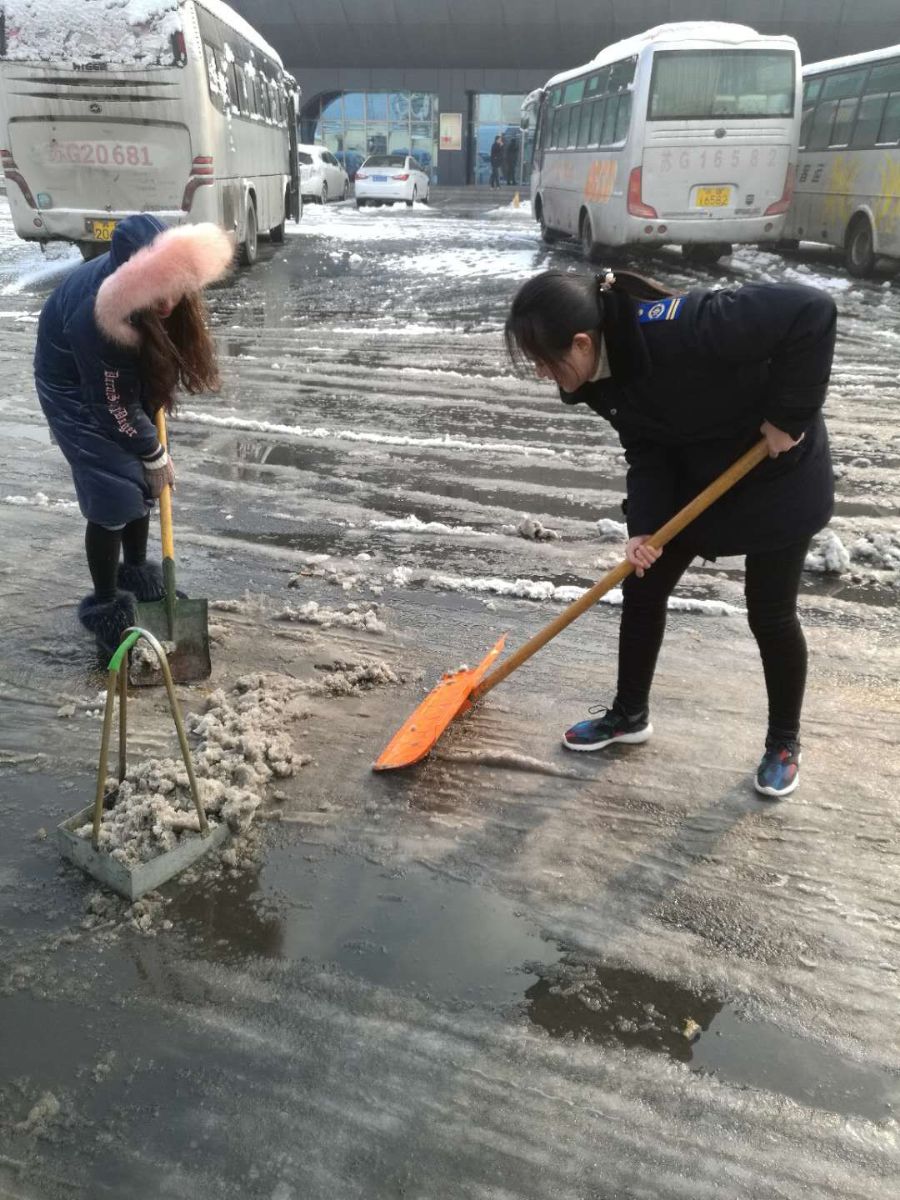 暖心的第一場(chǎng)雪