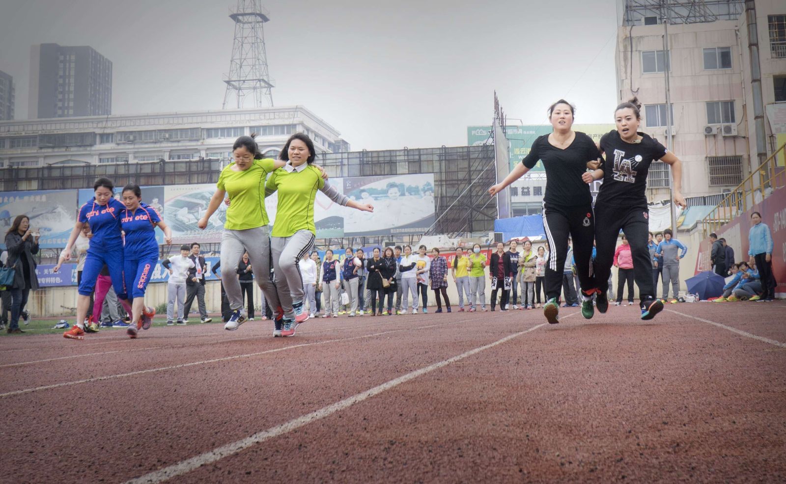 海通公交獲得集團“并足行”運動項目第一名